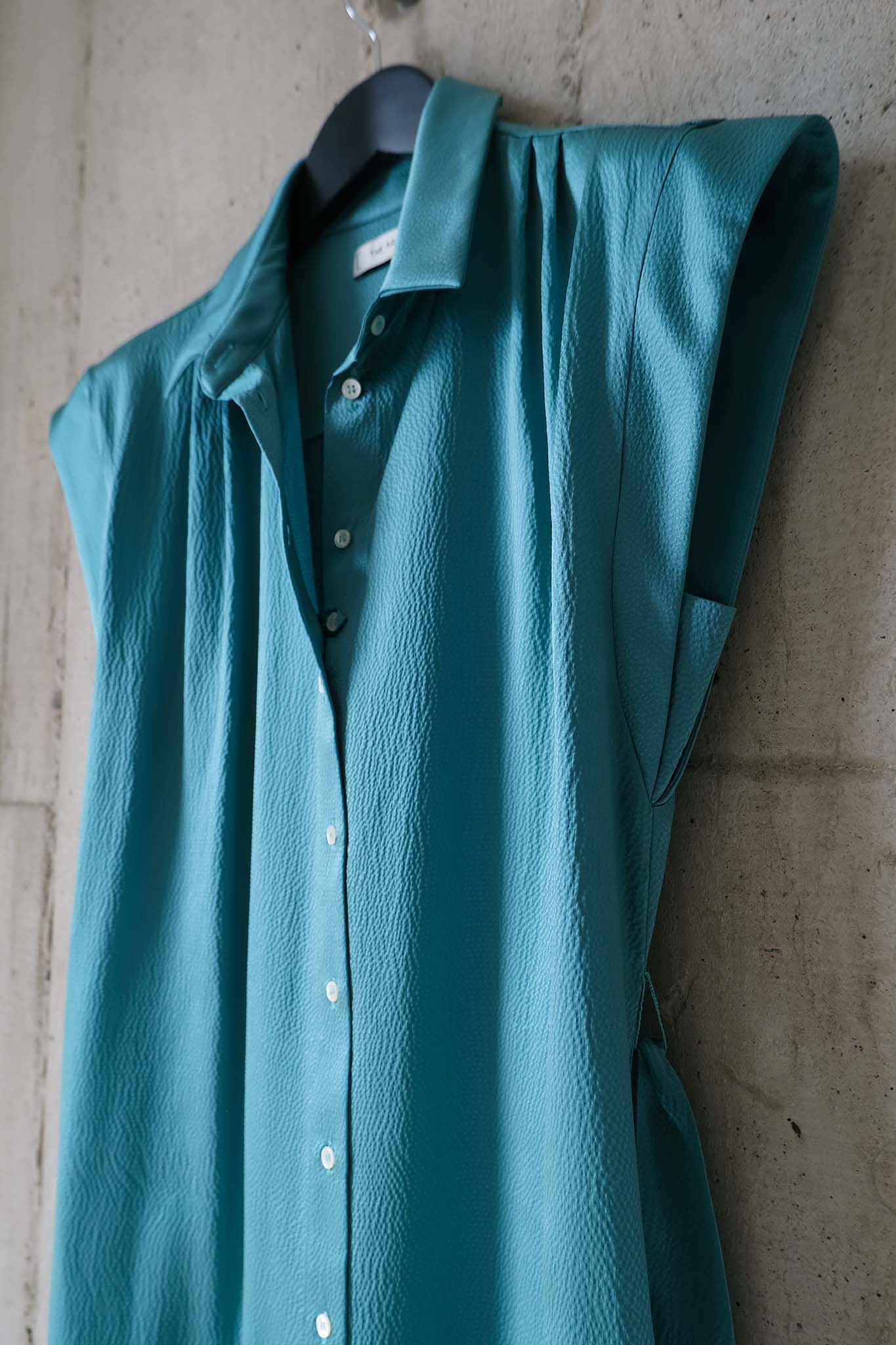 [ 4 ] Armband-Detail Belted Shirt Dress in Lagoon Hammered Silk